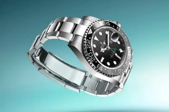 rolex-gmt-master-m126710grnr-0003_2401jva_002_rvb_portrait